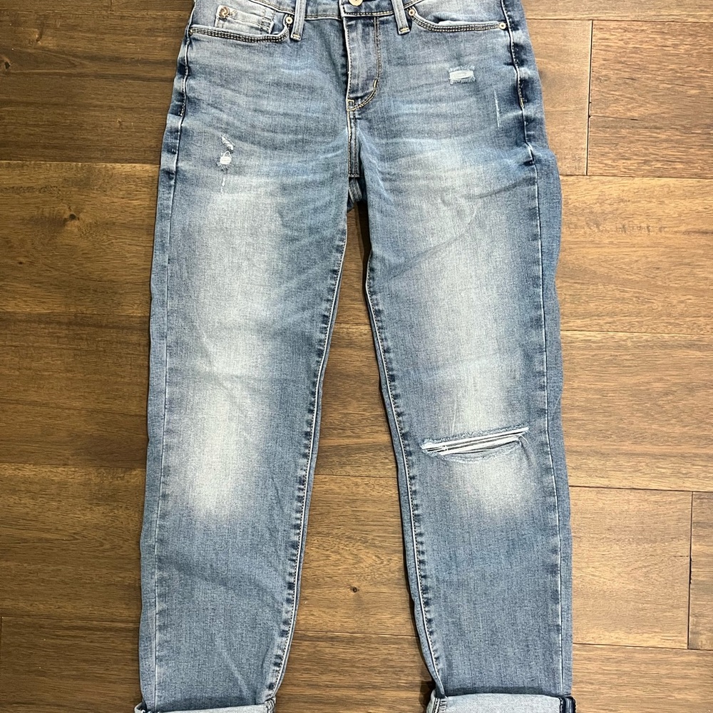 Denizen from Levi's Light Blue Distressed Women Jeans Size 2/W26